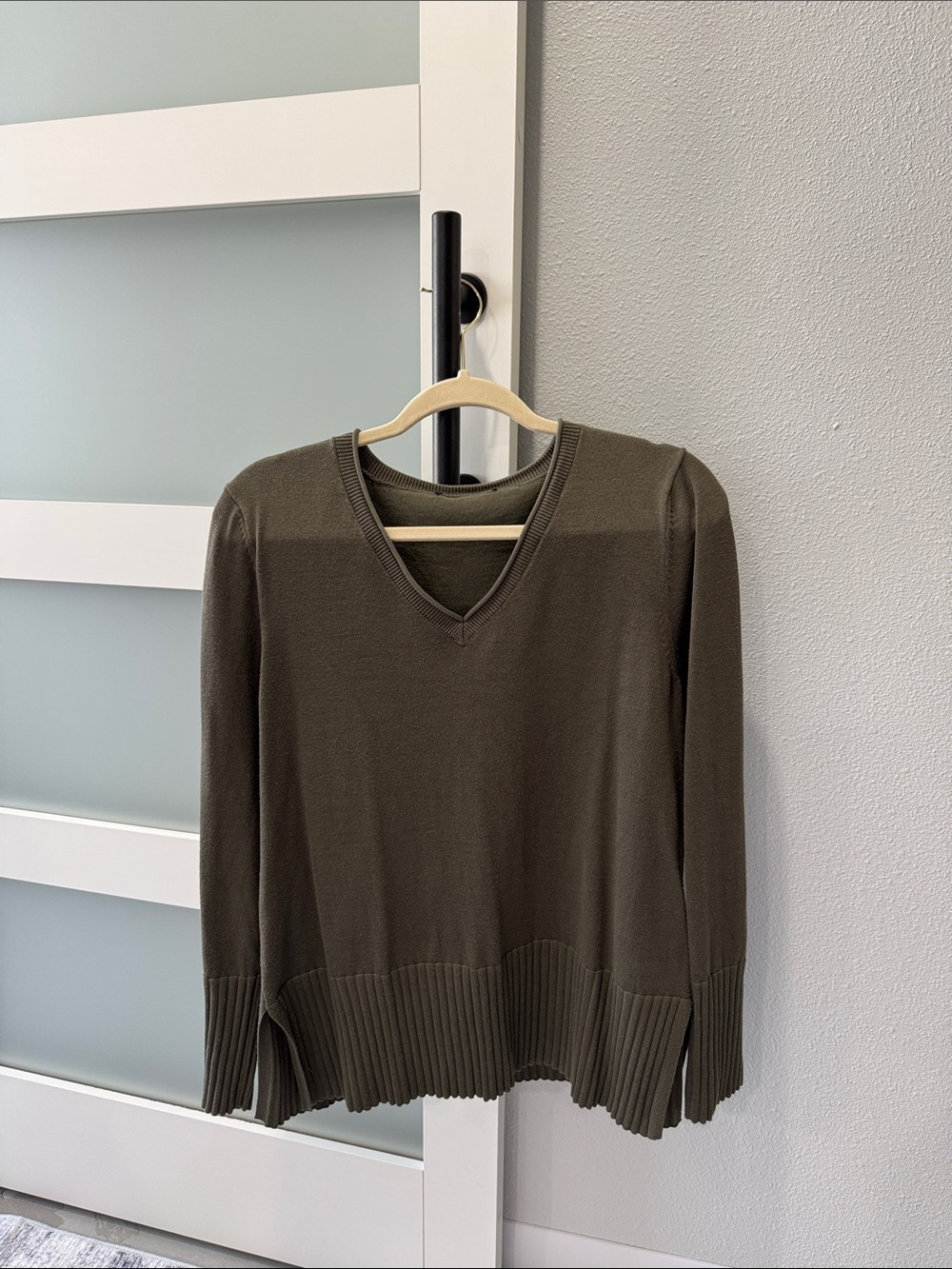 V-Neck Long Sleeve Womens Sweater - Olive